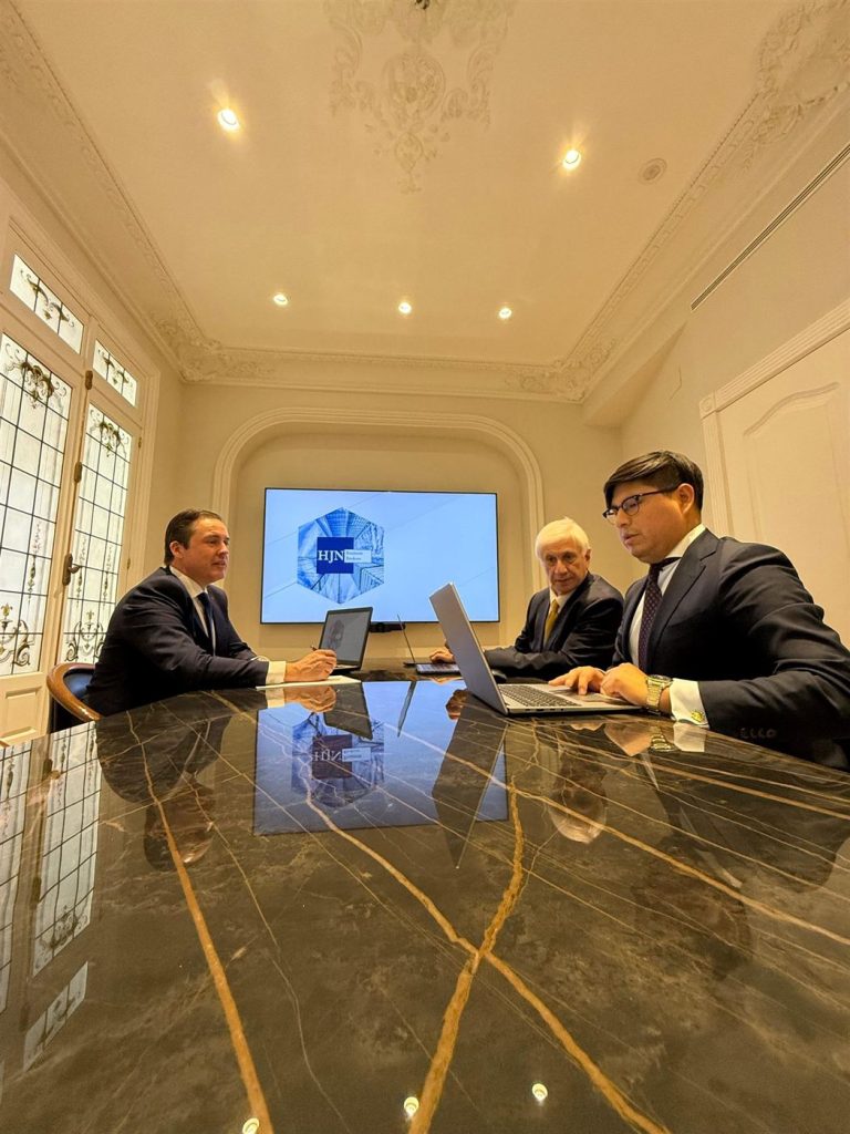 Reunion en las oficinas de HJN M&A Advisory